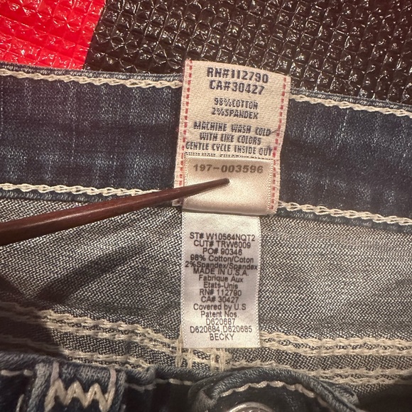 True Religion BECKY BIG QT bootcut jeans size 29
Inseam 33” - Picture 6 of 8